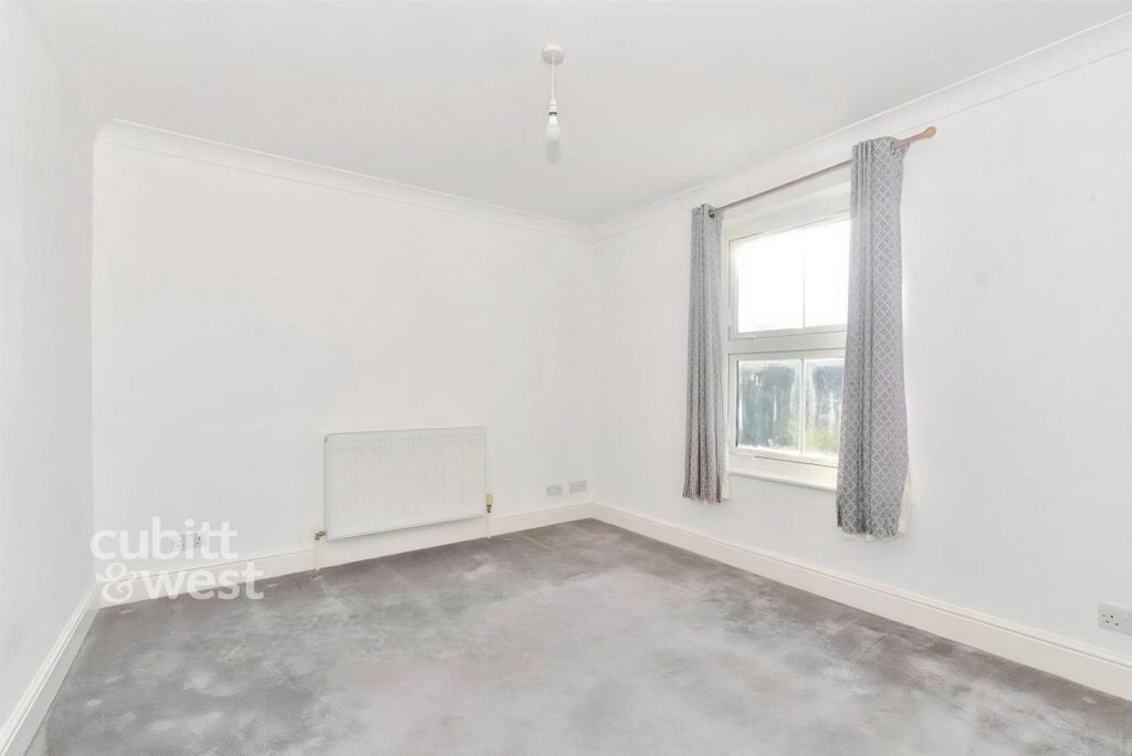 Property photo 2 of 6 Bed