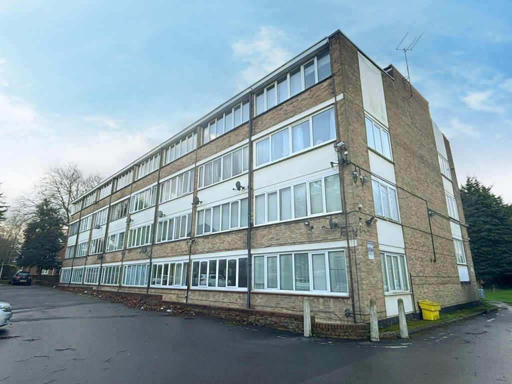 Property photo 1 of 9 Swanston Grange, Dunstable Road, Luton, Lu4