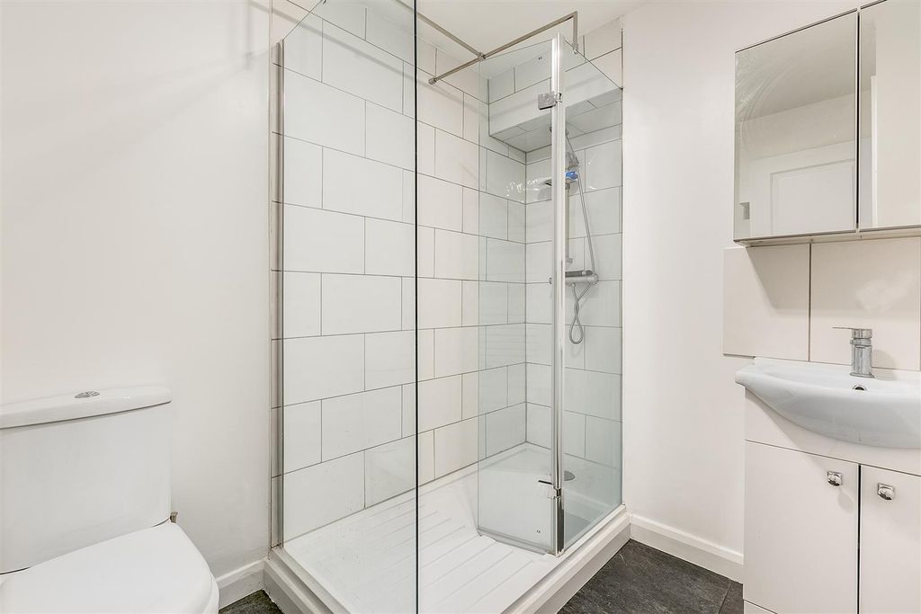 Property photo 1 of 9 Gff 137 Kingston Road Sw19 Bathroom 1.Jpg