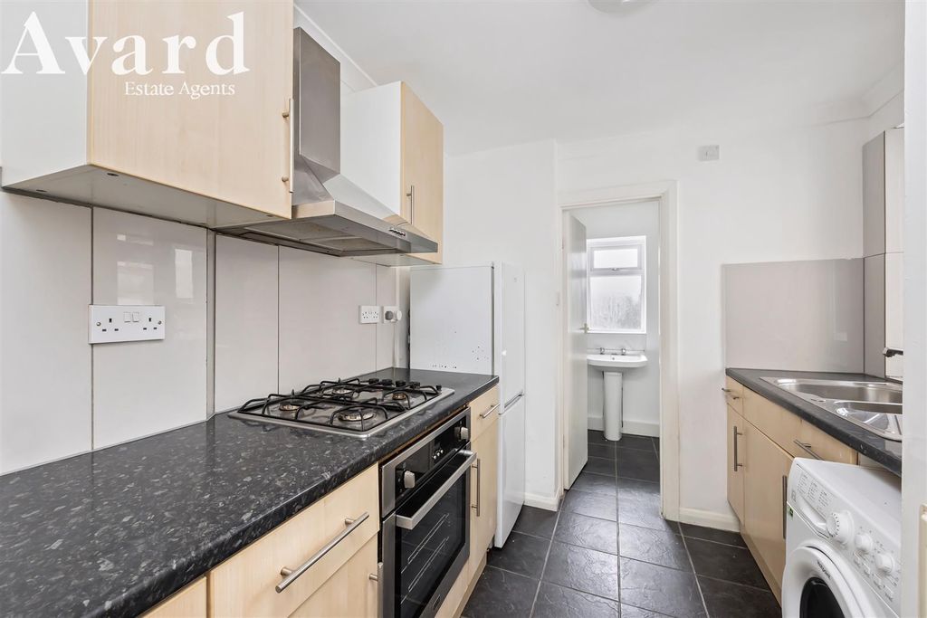 Property photo 3 of 19 Clyde Road, 34-012.Jpg