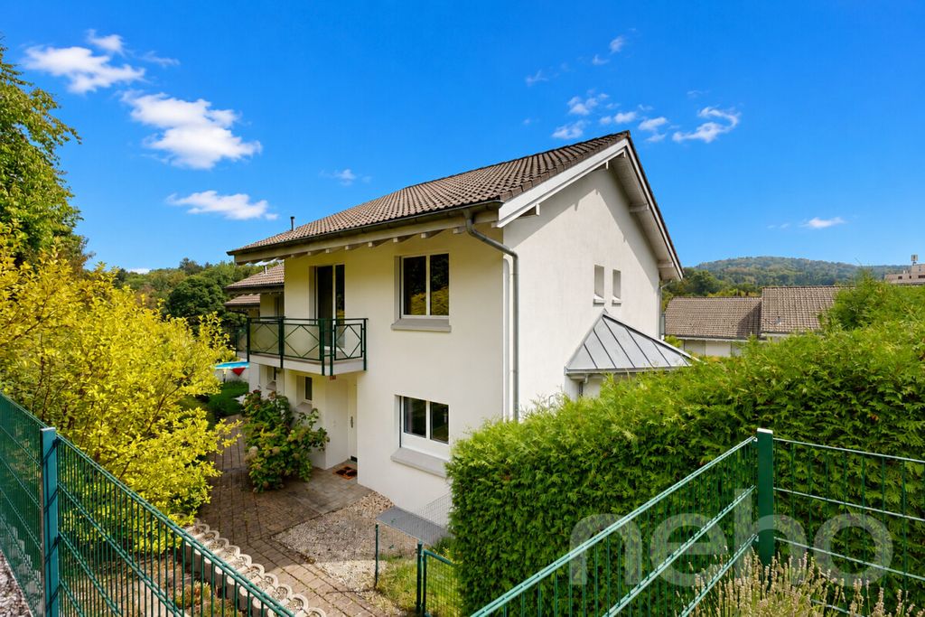Property photo 3 of 12