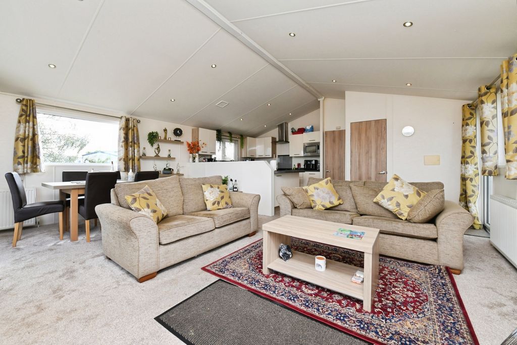 Property photo 2 of 15 Pbox-Img.Jpg