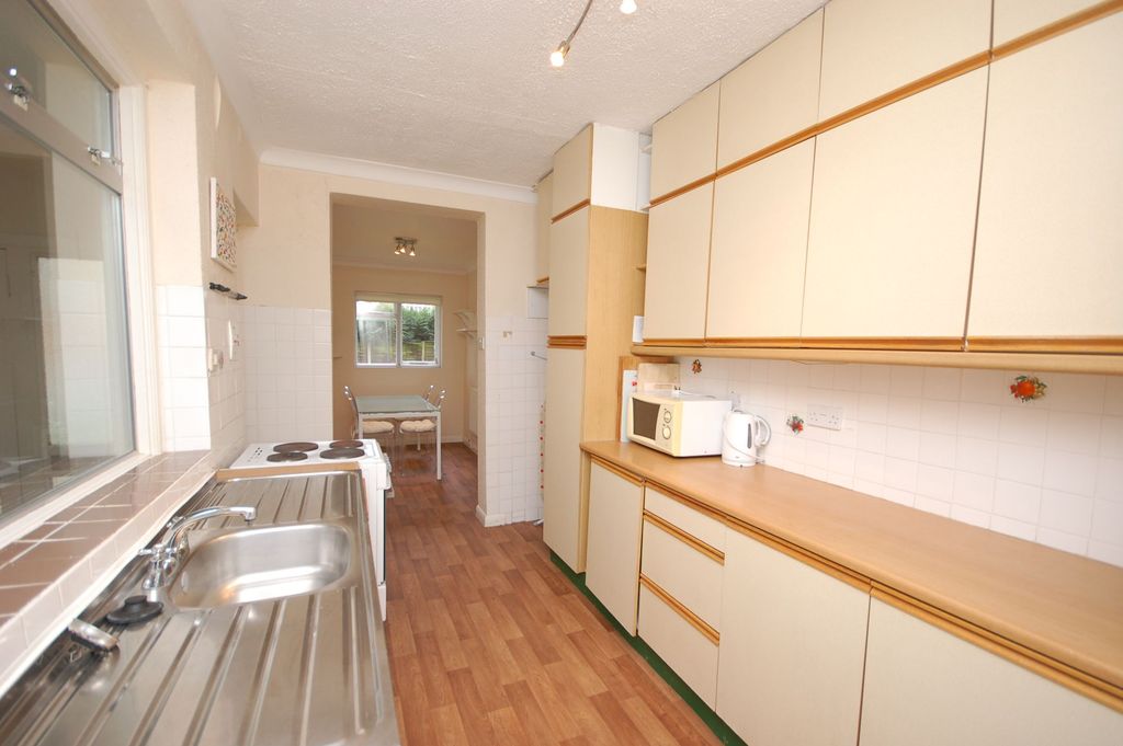 Property photo 2 of 10 Kitchen