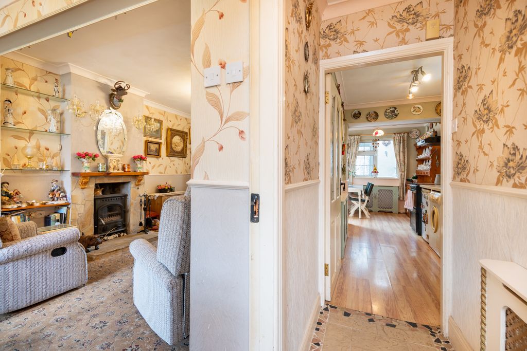 Property photo 3 of 37