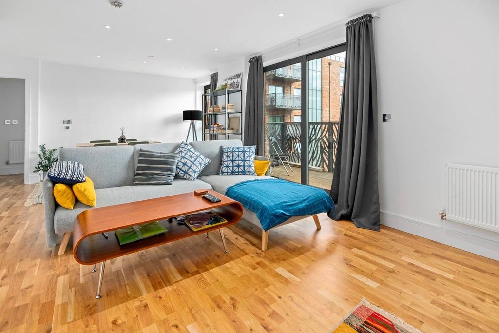 Property photo 1 of 8