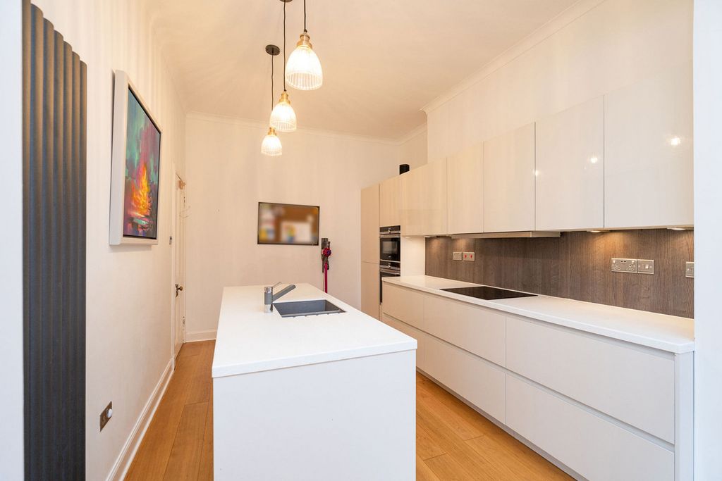 Property photo 3 of 34