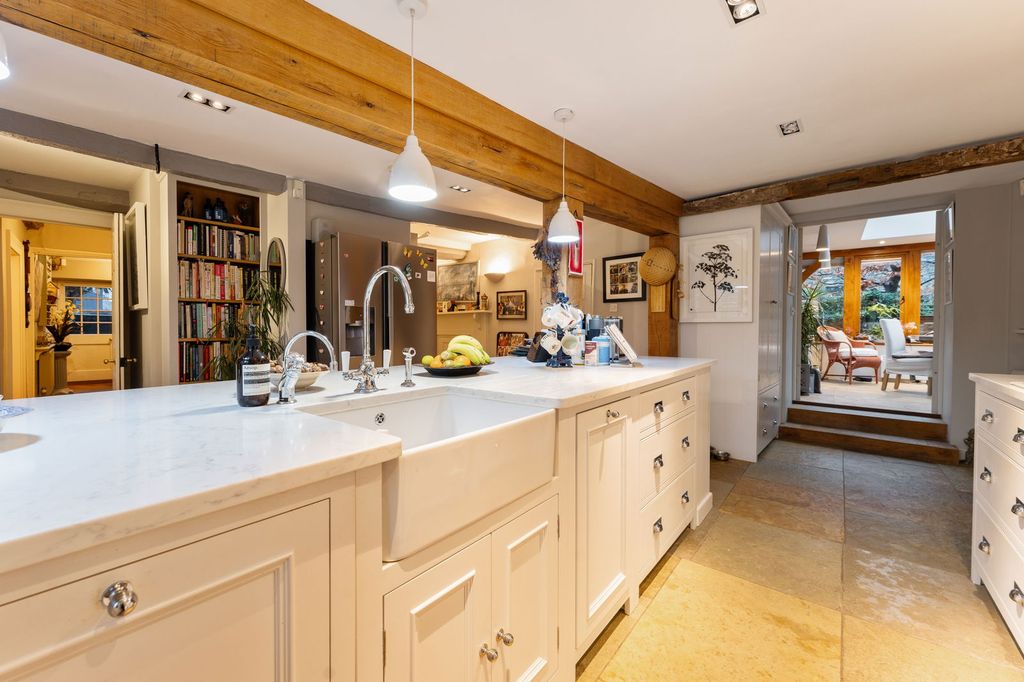 Property photo 3 of 31