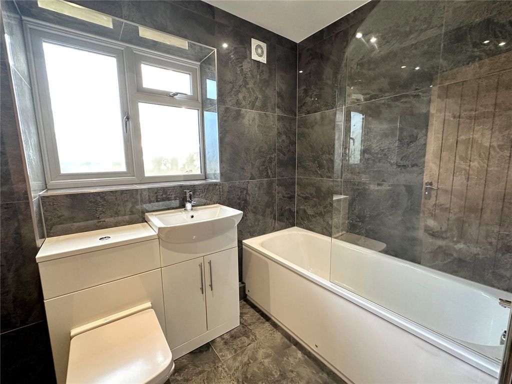 Property photo 3 of 7 Picture No. 06