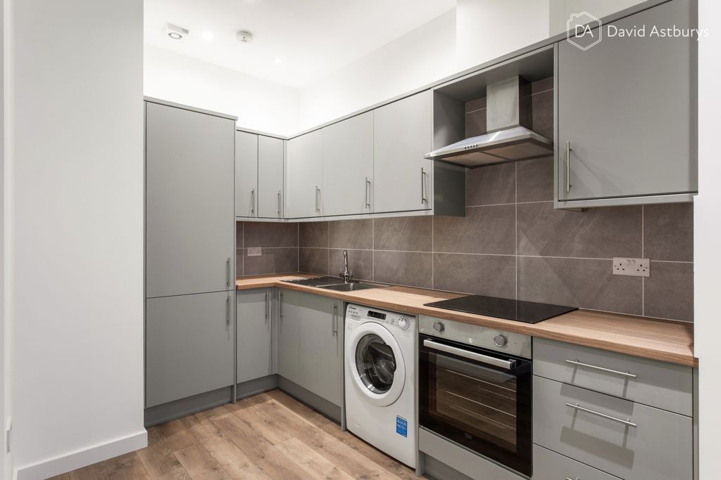 Property photo 3 of 11 050120265_Dahstds_5A Canfield Place _Nw6 3BT_006