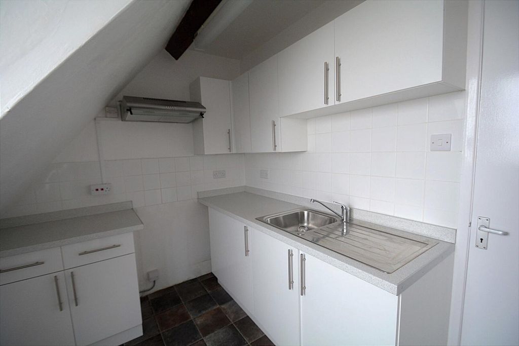 Property photo 2 of 9 Kitchen