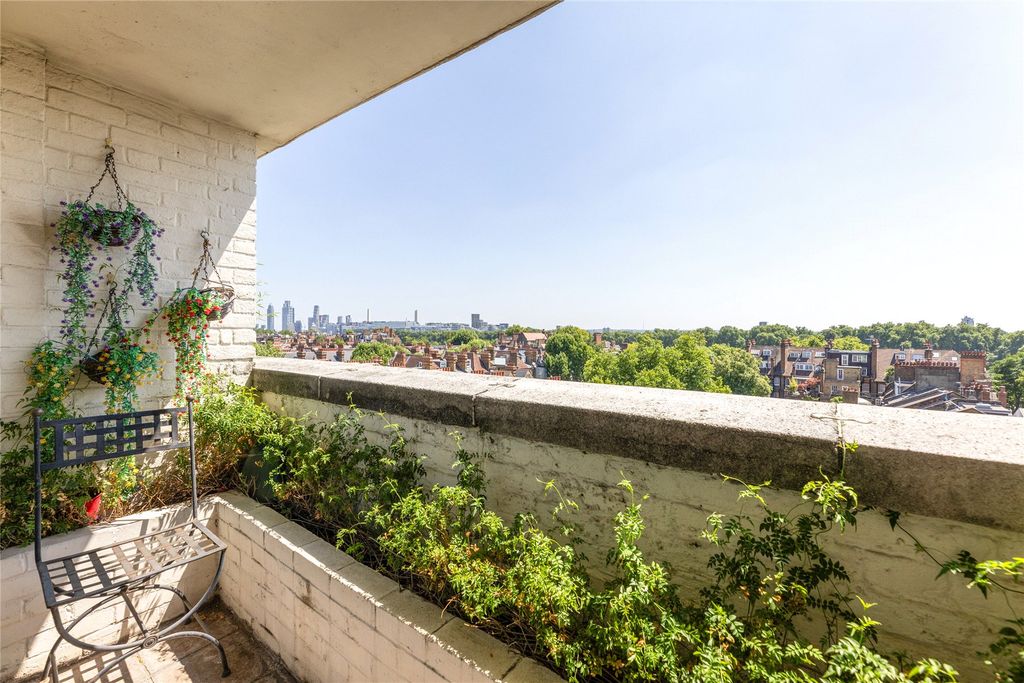 Property photo 2 of 10 Balcony