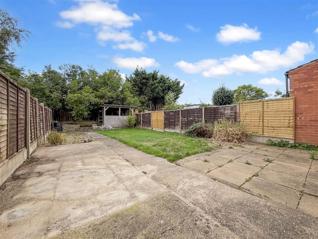 Property photo 3 of 15 Large Private Garden 650