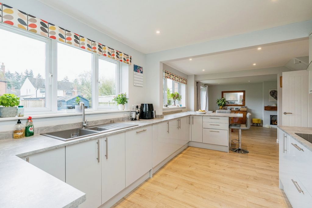 Property photo 3 of 27