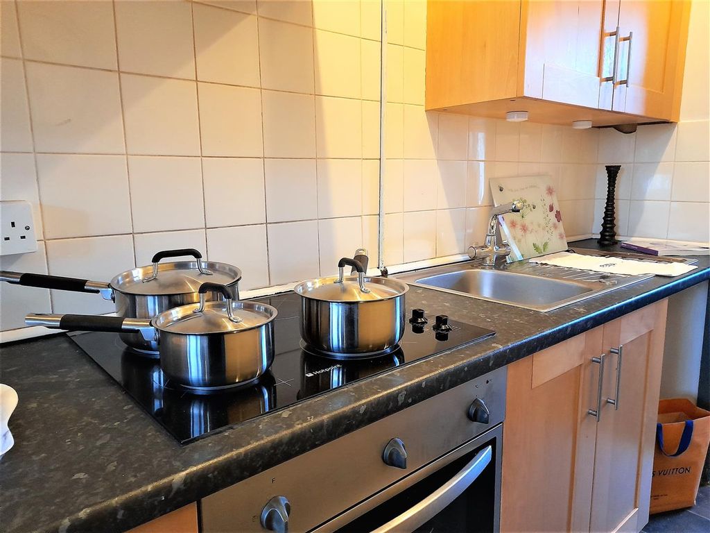 Property photo 3 of 6 Kitchen