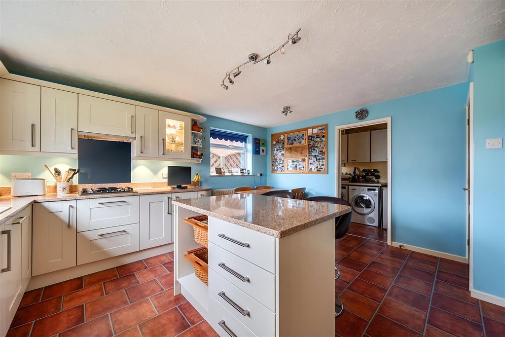 Property photo 3 of 29 Kitchen