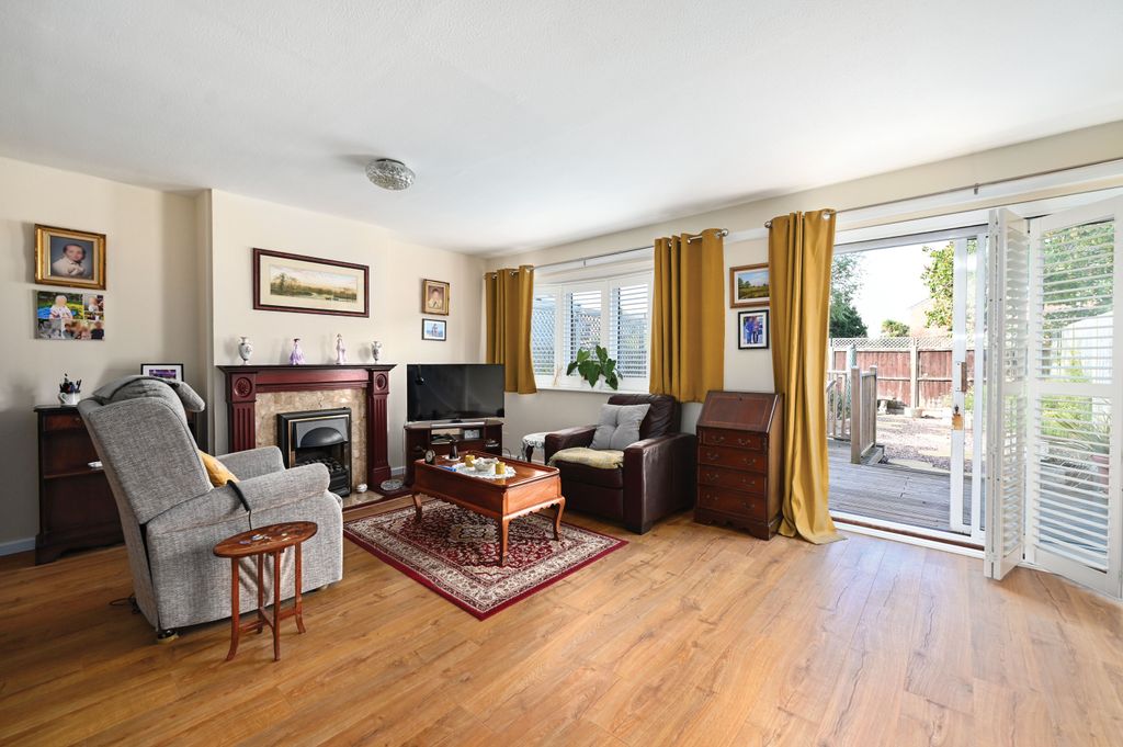 Property photo 2 of 10 10 Binstead Drive (6)