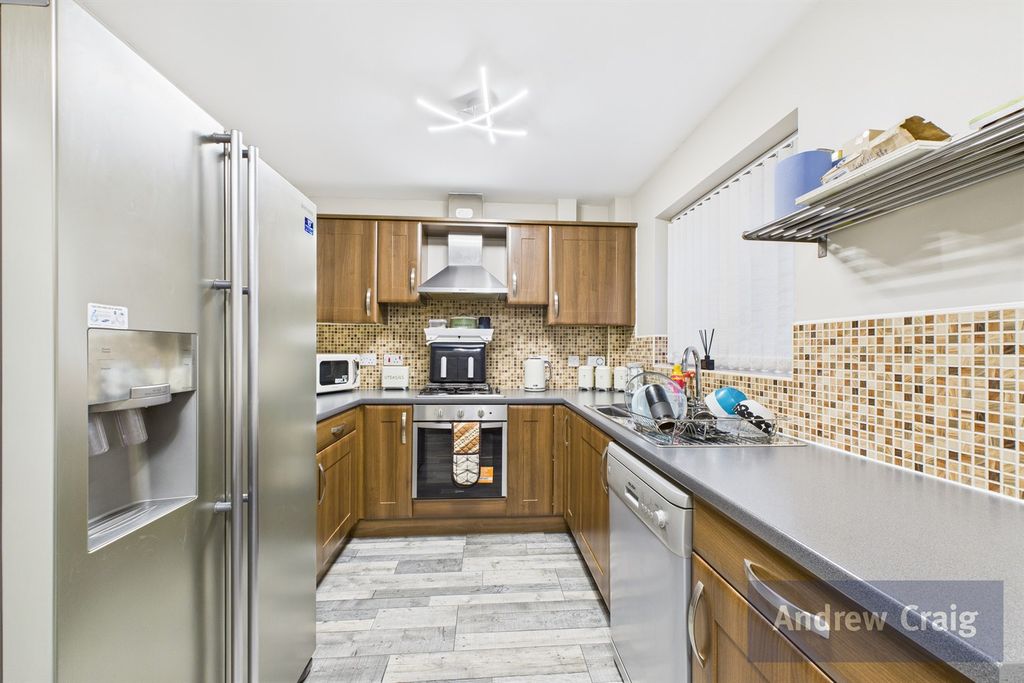 Property photo 3 of 8 Kitchen