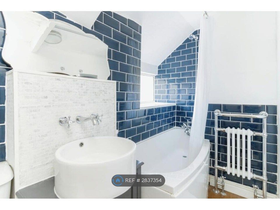 Property photo 3 of 16 Bathroom