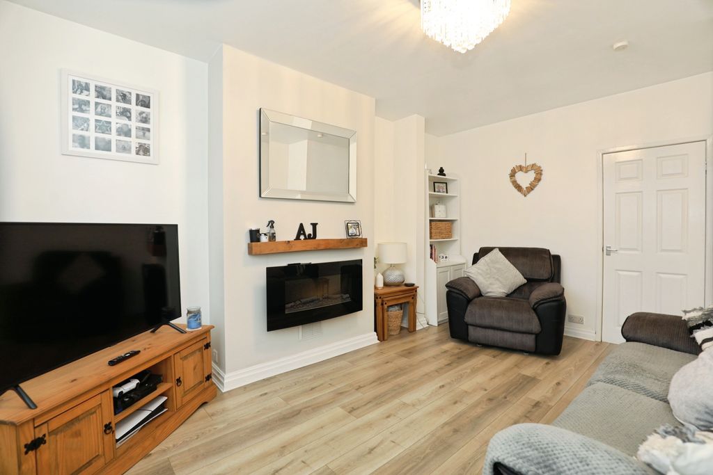 Property photo 2 of 20