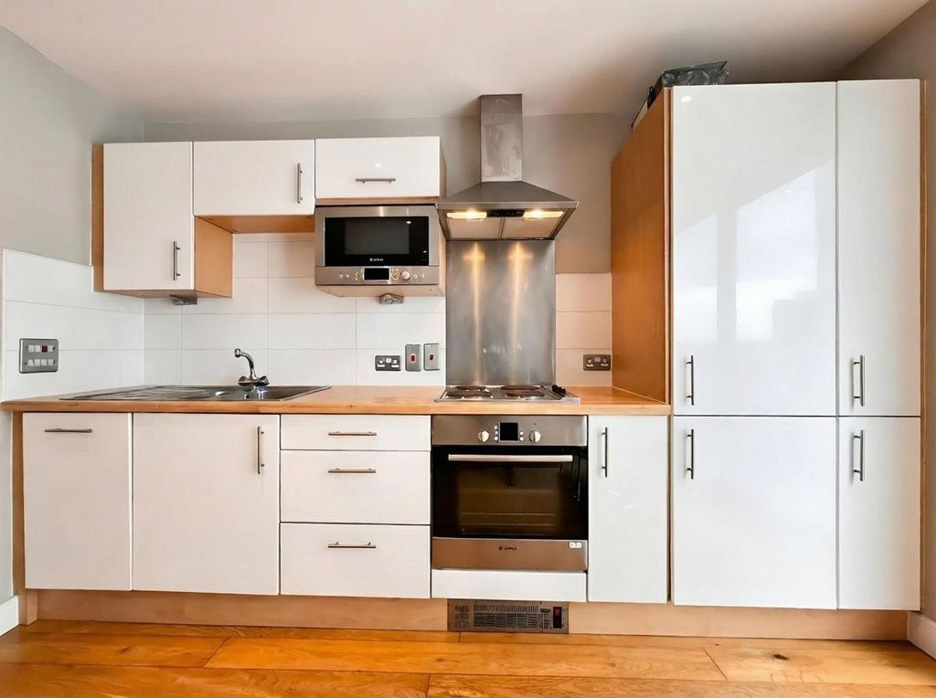 Property photo 3 of 16 Kitchen Area