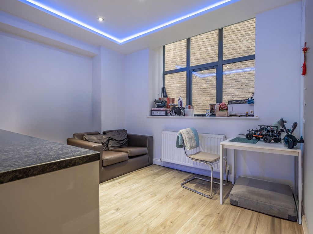 Property photo 1 of 6 3930540