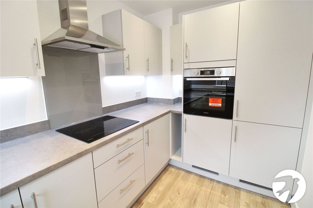 Property photo 3 of 9 Kitchen