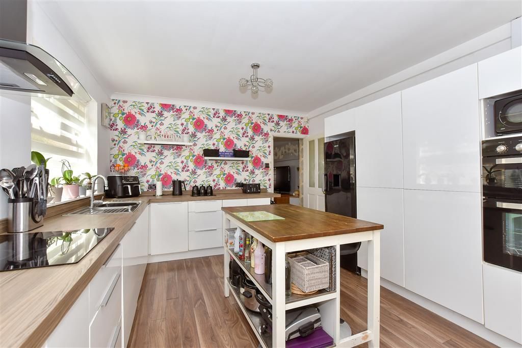 Property photo 3 of 20 Kitchen/Breakfast Room