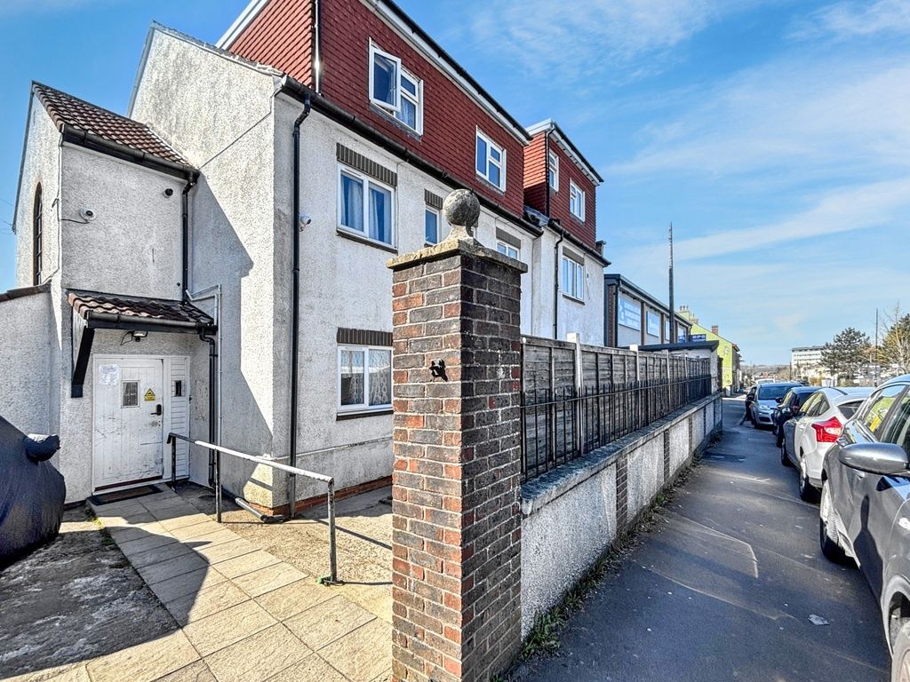 Property photo 1 of 6 Exterior Front View Of A Well-Maintained Terraced ...