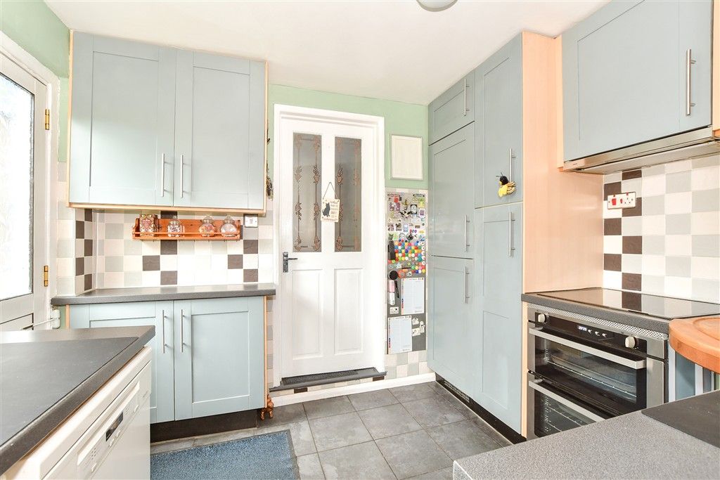 Property photo 3 of 18 Kitchen