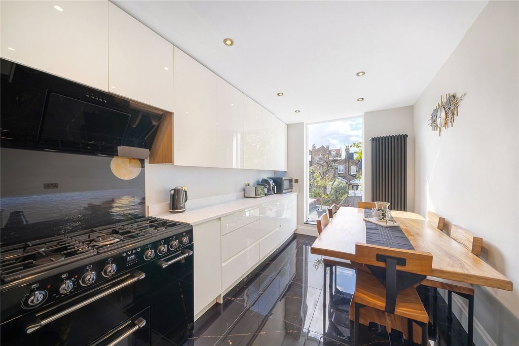 Property photo 3 of 13 Kitchen