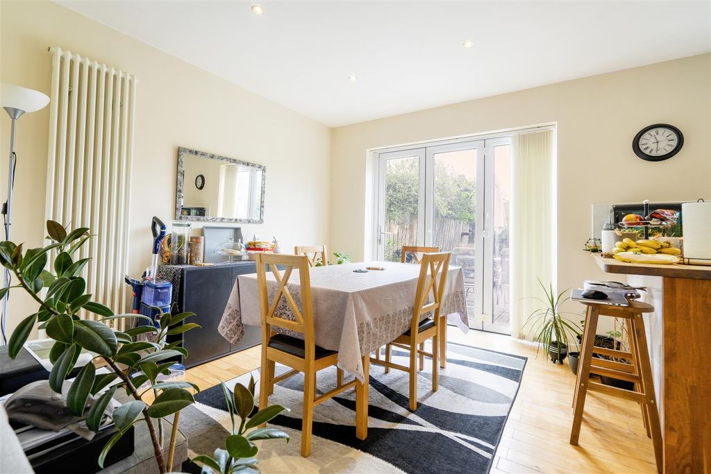 Property photo 3 of 9 Dining Area