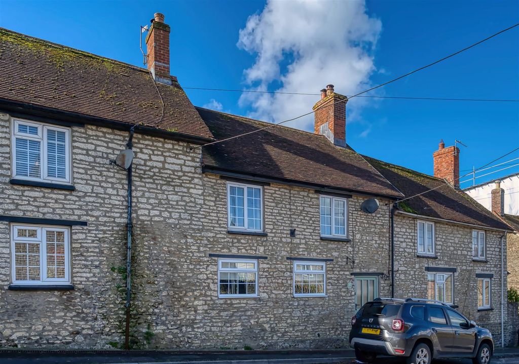 Property photo 1 of 8 Front