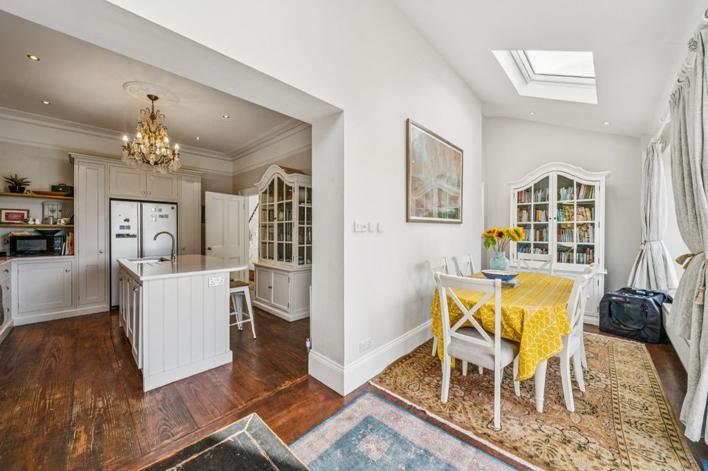 Property photo 3 of 18 Kitchen/Dining