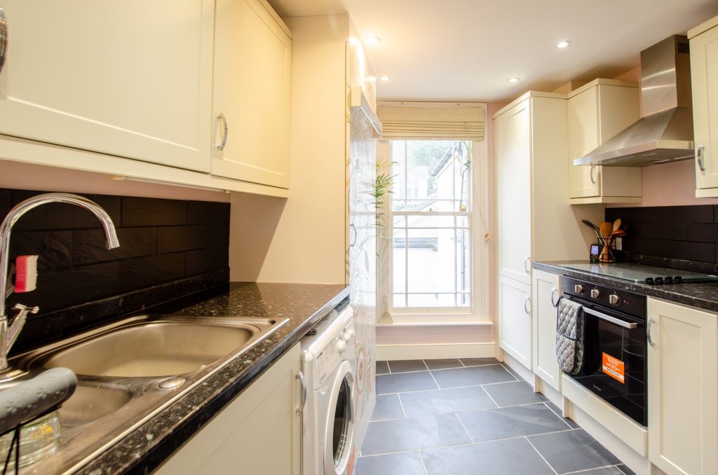 Property photo 2 of 8 1 Arnold Place Tps Bodmin 01208 74182-14