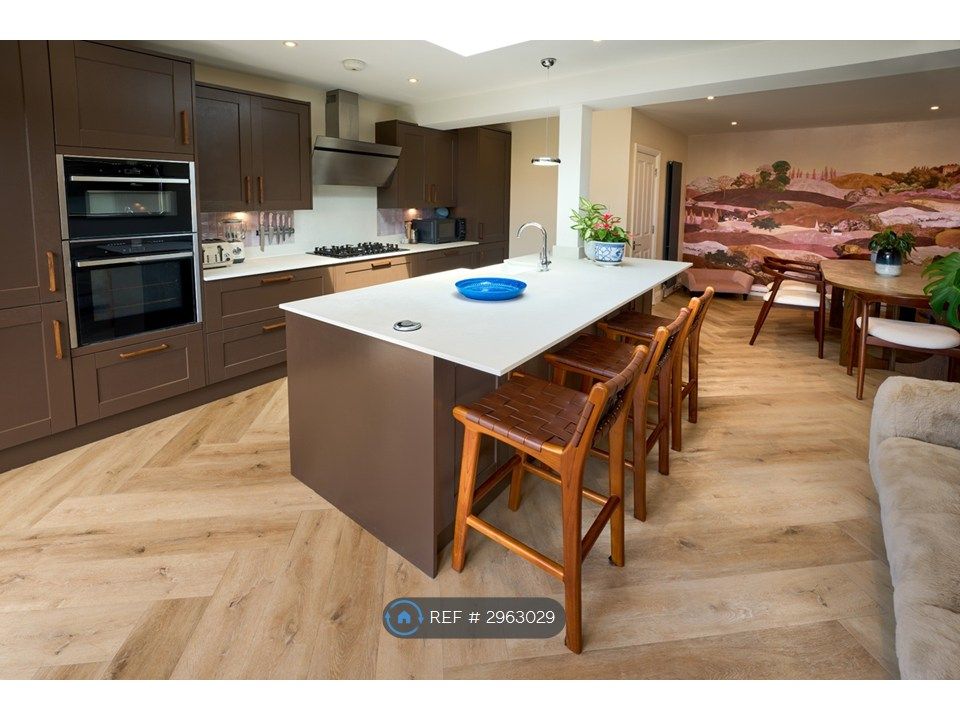 Property photo 2 of 34