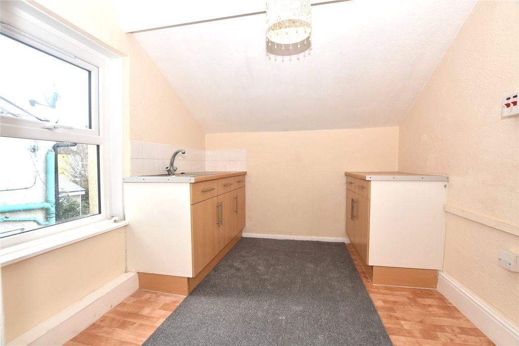 Property photo 3 of 7 Kitchen