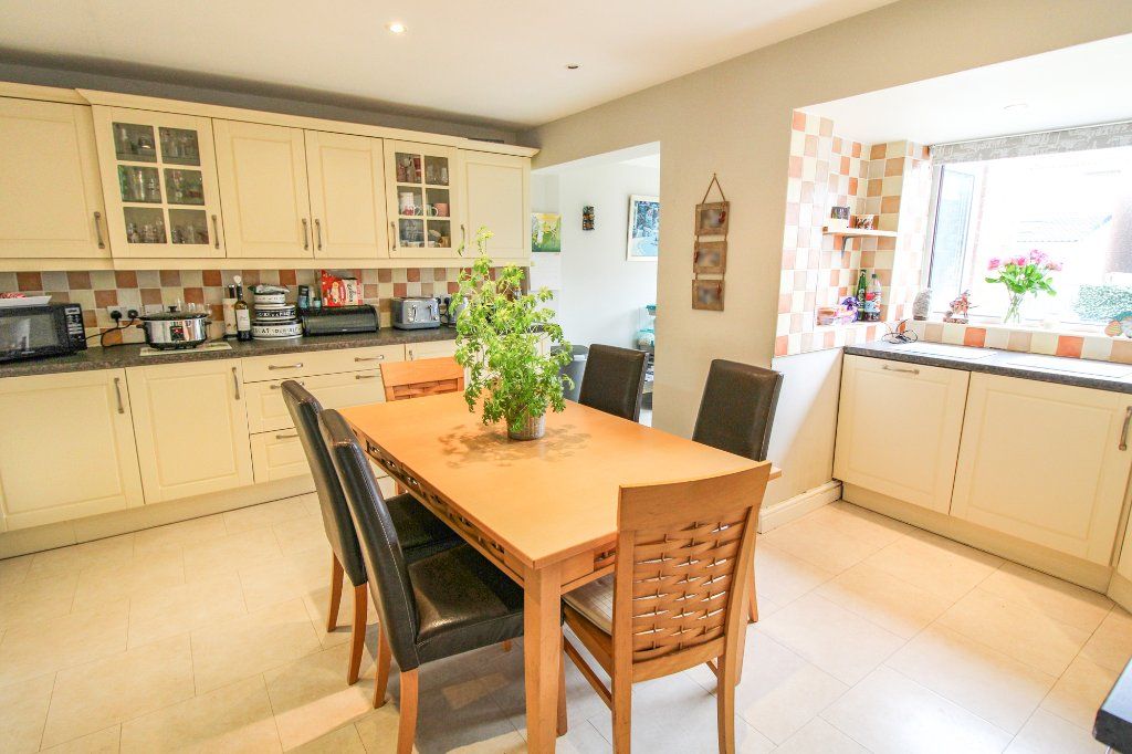 Property photo 3 of 14 Dining Kitchen