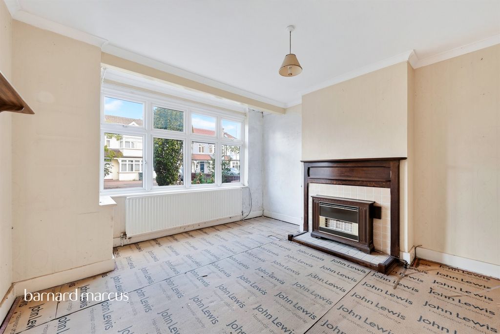 Property photo 2 of 11