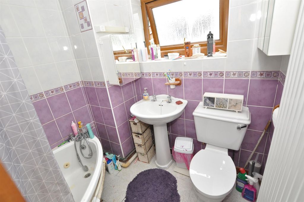 Property photo 3 of 12 Family Bathroom