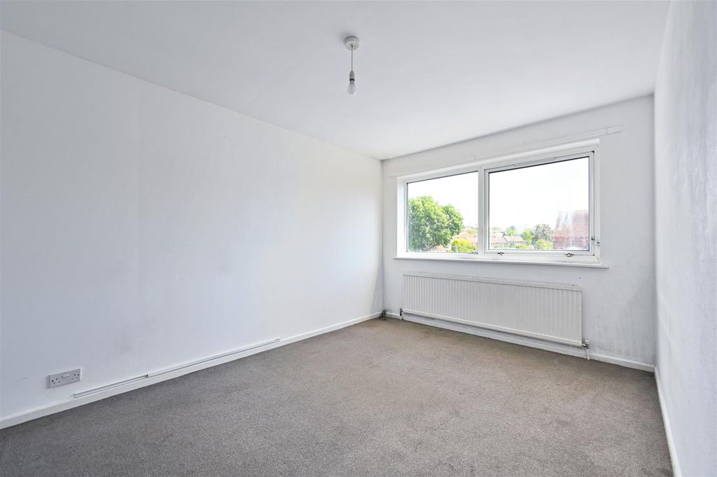 Property photo 3 of 9 Cooden-Sea-Road-Tn394Sl (2).Jpg