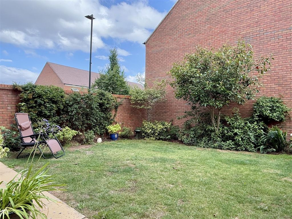 Property photo 2 of 17