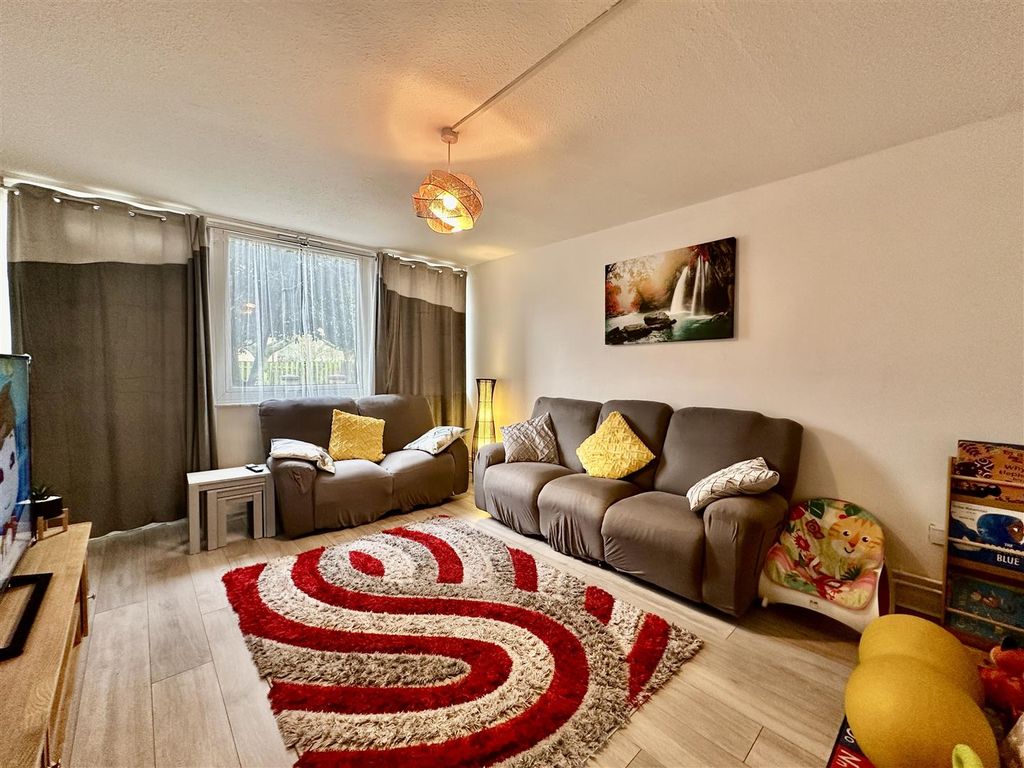 Property photo 2 of 12 Lounge
