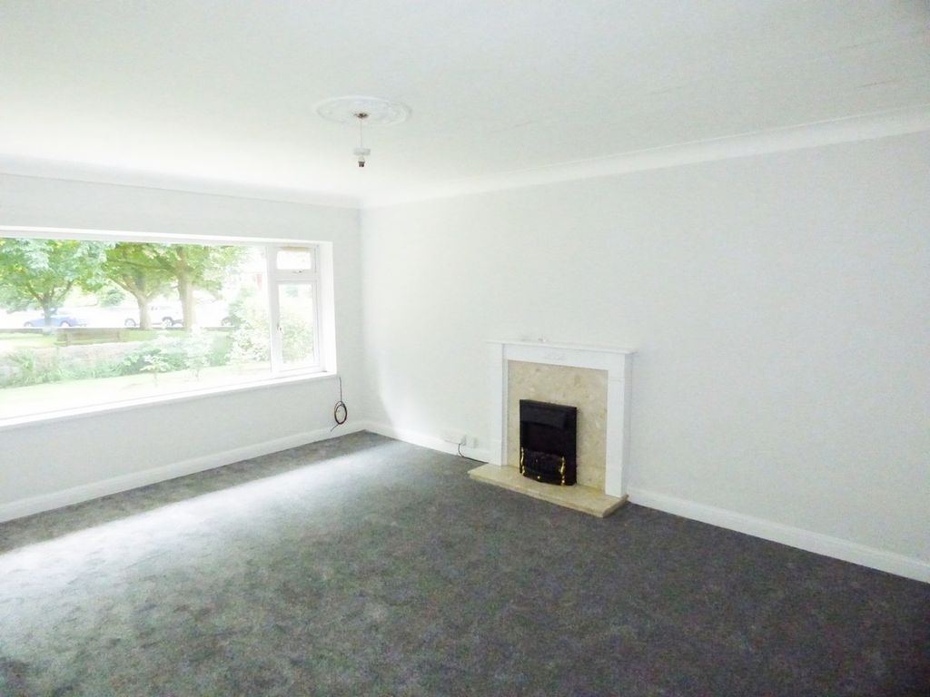 Property photo 3 of 9 Lounge