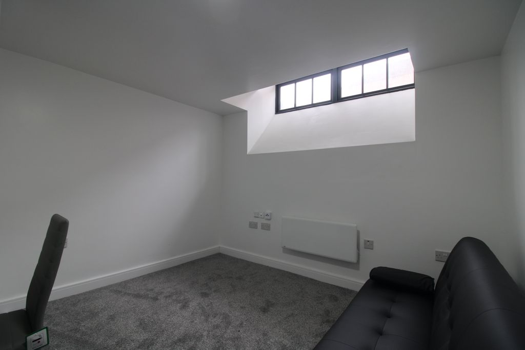 Property photo 3 of 8 Img_3420