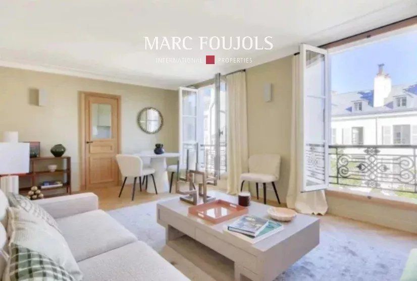Property photo 1 of 6 Paris VII Las Cases - 62 m² Renovated Apartment With Unobstructed Garden Views