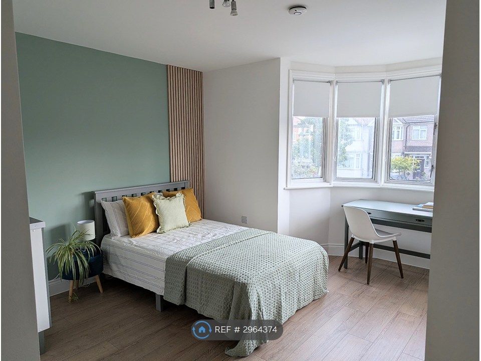 Property photo 1 of 11 Room 5