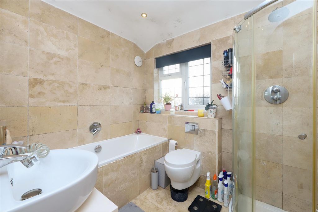 Property photo 3 of 9 Bathroom