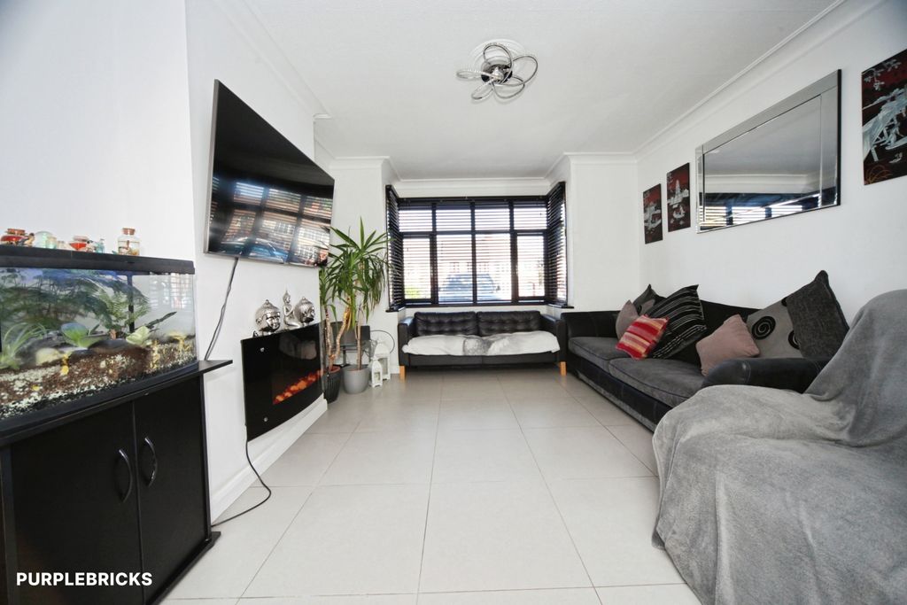 Property photo 2 of 20