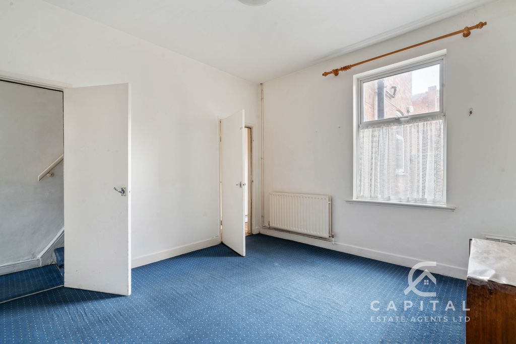 Property photo 3 of 12 Gallery