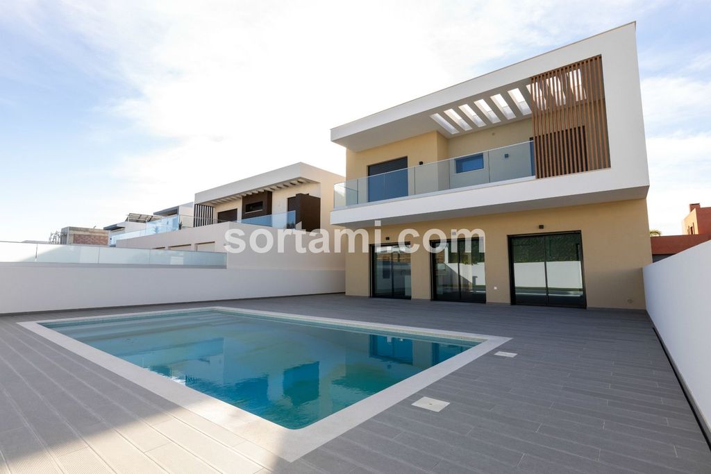 Property photo 1 of 32